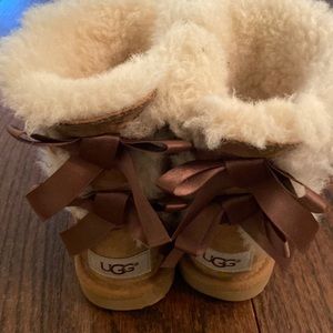 COPY - Toddler Uggs - Bailey bow - size 9